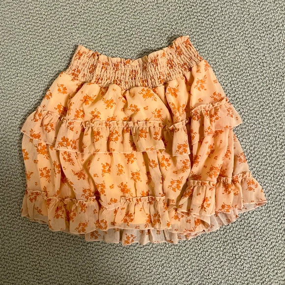 Size medium short peachy skirt - Picture 1 of 1